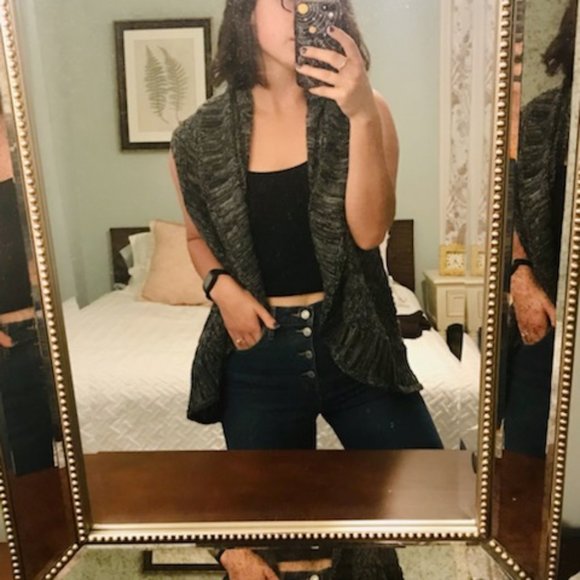 Sleeveless Cardigan - Picture 2 of 5